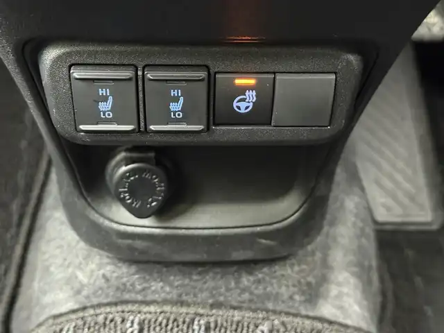 トヨタ シエンタ Z 愛知県 2023(令5)年 1.8万km ホワイトパールクリスタルシャイン 純正10.5インチディスプレイオーディオ/アラウンドビューモニター/フルセグTV/トヨタセーフティセンス/衝突被害軽減システム/クルーズコントロール/ブラインドスポットモニター/横滑り防止装置/コーナーセンサー/レーンキープアシスト/オートライト/オートマチックハイビーム/LEDヘッドライト/両側パワースライドドア/天井サーキュレーター/シートヒーター/ステアリングヒーター/ドライブレコーダー/ETC2.0/後席サンシェード/純正AW/純正フロアマット/プッシュスタート/スマートキー/スペアキー