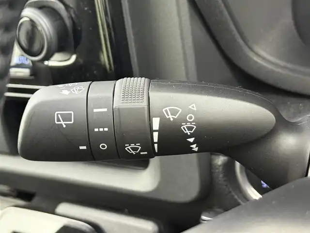 トヨタ シエンタ Z 愛知県 2023(令5)年 1.8万km ホワイトパールクリスタルシャイン 純正10.5インチディスプレイオーディオ/アラウンドビューモニター/フルセグTV/トヨタセーフティセンス/衝突被害軽減システム/クルーズコントロール/ブラインドスポットモニター/横滑り防止装置/コーナーセンサー/レーンキープアシスト/オートライト/オートマチックハイビーム/LEDヘッドライト/両側パワースライドドア/天井サーキュレーター/シートヒーター/ステアリングヒーター/ドライブレコーダー/ETC2.0/後席サンシェード/純正AW/純正フロアマット/プッシュスタート/スマートキー/スペアキー