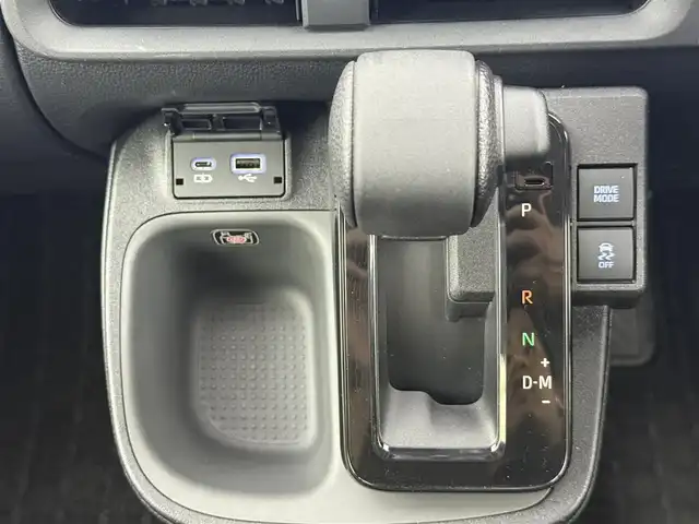 トヨタ シエンタ Z 愛知県 2023(令5)年 1.8万km ホワイトパールクリスタルシャイン 純正10.5インチディスプレイオーディオ/アラウンドビューモニター/フルセグTV/トヨタセーフティセンス/衝突被害軽減システム/クルーズコントロール/ブラインドスポットモニター/横滑り防止装置/コーナーセンサー/レーンキープアシスト/オートライト/オートマチックハイビーム/LEDヘッドライト/両側パワースライドドア/天井サーキュレーター/シートヒーター/ステアリングヒーター/ドライブレコーダー/ETC2.0/後席サンシェード/純正AW/純正フロアマット/プッシュスタート/スマートキー/スペアキー