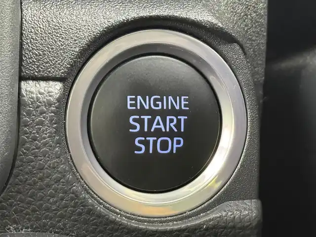 トヨタ シエンタ Z 愛知県 2023(令5)年 1.8万km ホワイトパールクリスタルシャイン 純正10.5インチディスプレイオーディオ/アラウンドビューモニター/フルセグTV/トヨタセーフティセンス/衝突被害軽減システム/クルーズコントロール/ブラインドスポットモニター/横滑り防止装置/コーナーセンサー/レーンキープアシスト/オートライト/オートマチックハイビーム/LEDヘッドライト/両側パワースライドドア/天井サーキュレーター/シートヒーター/ステアリングヒーター/ドライブレコーダー/ETC2.0/後席サンシェード/純正AW/純正フロアマット/プッシュスタート/スマートキー/スペアキー