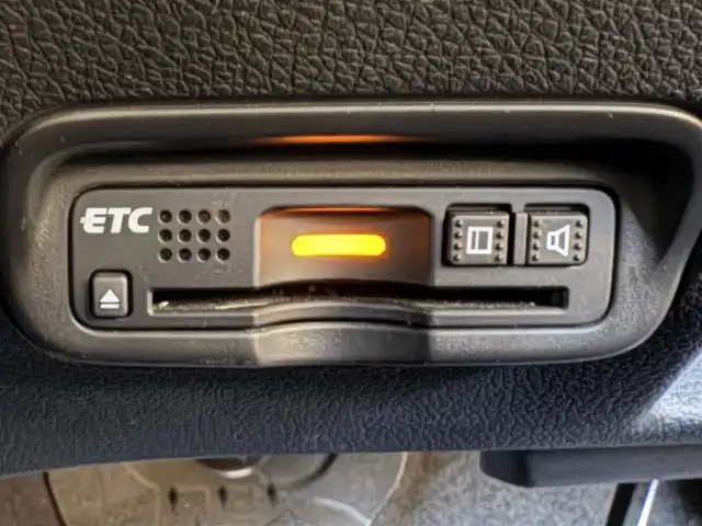 ホンダ ヴェゼル ハイブリッド Z ホンダセンシング 滋賀県 2017(平29)年 7万km モルフォブルーP 純正7インチナビ/【Bluetooth/CD/DVD/フルセグTV/USB】/ハーフレザーシート/バックカメラ/追従クルーズコントロール/LEDヘッドライト/オートマチックハイビーム/衝突被害軽減ブレーキ/リアソナー/D/Nパワーシート/D/Nシートヒーター/ビルトインETC/電動パーキングブレーキ/オートブレーキホールド/プッシュスタート/スマートキー/ステアリングリモコン