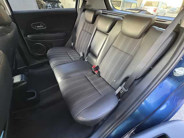 ホンダ ヴェゼル ハイブリッド Z ホンダセンシング 滋賀県 2017(平29)年 7万km モルフォブルーP 純正7インチナビ/【Bluetooth/CD/DVD/フルセグTV/USB】/ハーフレザーシート/バックカメラ/追従クルーズコントロール/LEDヘッドライト/オートマチックハイビーム/衝突被害軽減ブレーキ/リアソナー/D/Nパワーシート/D/Nシートヒーター/ビルトインETC/電動パーキングブレーキ/オートブレーキホールド/プッシュスタート/スマートキー/ステアリングリモコン