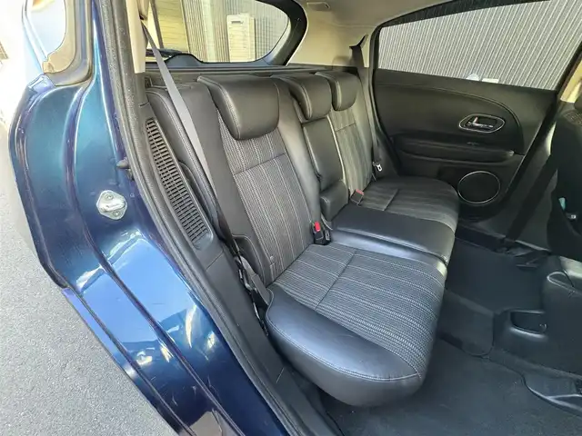 ホンダ ヴェゼル ハイブリッド Z ホンダセンシング 滋賀県 2017(平29)年 7万km モルフォブルーP 純正7インチナビ/【Bluetooth/CD/DVD/フルセグTV/USB】/ハーフレザーシート/バックカメラ/追従クルーズコントロール/LEDヘッドライト/オートマチックハイビーム/衝突被害軽減ブレーキ/リアソナー/D/Nパワーシート/D/Nシートヒーター/ビルトインETC/電動パーキングブレーキ/オートブレーキホールド/プッシュスタート/スマートキー/ステアリングリモコン