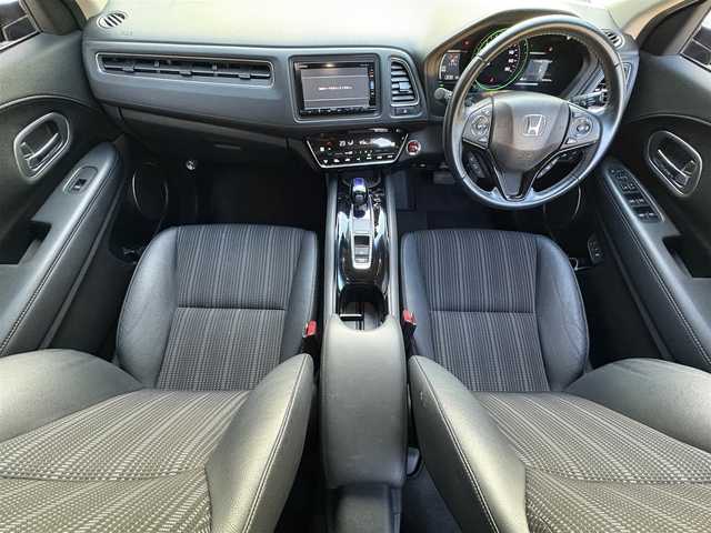 ホンダ ヴェゼル ハイブリッド Z ホンダセンシング 滋賀県 2017(平29)年 7万km モルフォブルーP 純正7インチナビ/【Bluetooth/CD/DVD/フルセグTV/USB】/ハーフレザーシート/バックカメラ/追従クルーズコントロール/LEDヘッドライト/オートマチックハイビーム/衝突被害軽減ブレーキ/リアソナー/D/Nパワーシート/D/Nシートヒーター/ビルトインETC/電動パーキングブレーキ/オートブレーキホールド/プッシュスタート/スマートキー/ステアリングリモコン