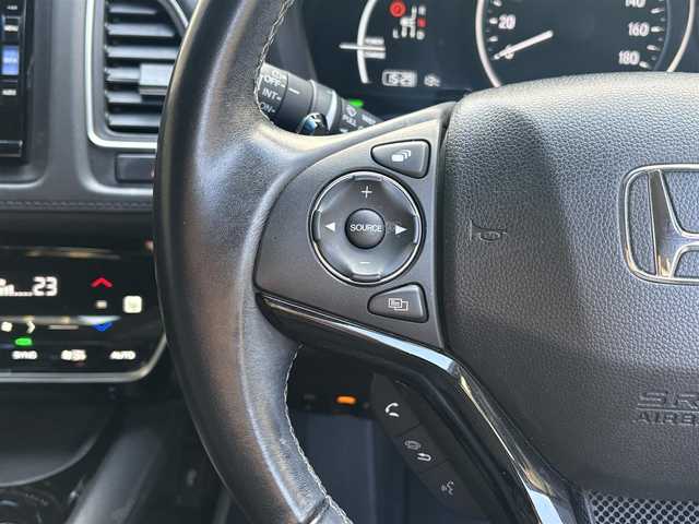 ホンダ ヴェゼル ハイブリッド Z ホンダセンシング 滋賀県 2017(平29)年 7万km モルフォブルーP 純正7インチナビ/【Bluetooth/CD/DVD/フルセグTV/USB】/ハーフレザーシート/バックカメラ/追従クルーズコントロール/LEDヘッドライト/オートマチックハイビーム/衝突被害軽減ブレーキ/リアソナー/D/Nパワーシート/D/Nシートヒーター/ビルトインETC/電動パーキングブレーキ/オートブレーキホールド/プッシュスタート/スマートキー/ステアリングリモコン