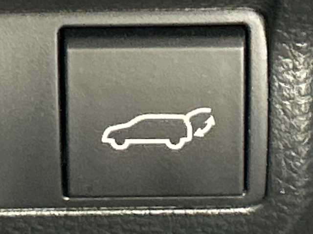 トヨタ カローラ クロス ハイブリッド Z 三重県 2022(令4)年 3万km アティチュードブラックマイカ /禁煙車//純正ディスプレイオーディオ/（USB.BT.AppleCarPlay.AndroidAuto）//全方位カメラ//トヨタセーフティセンス//レーダークルーズコントロール//前席シートヒーター//ETC//パワーバックドア//BSM//オートハイビーム//ルーフレール//ワイヤレスチャージャー