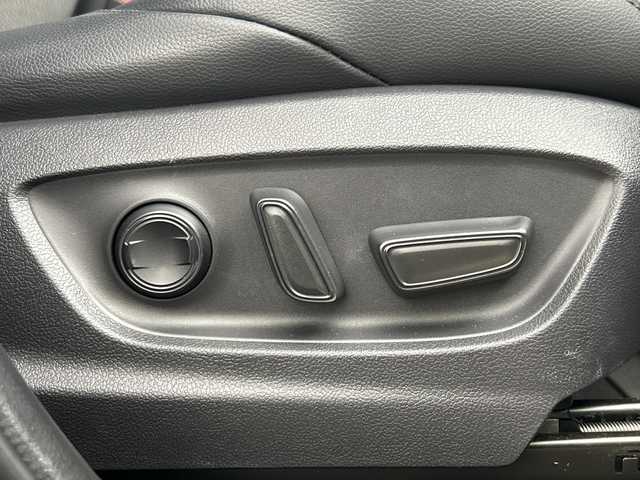 トヨタ カローラ クロス ハイブリッド Z 三重県 2022(令4)年 3万km アティチュードブラックマイカ /禁煙車//純正ディスプレイオーディオ/（USB.BT.AppleCarPlay.AndroidAuto）//全方位カメラ//トヨタセーフティセンス//レーダークルーズコントロール//前席シートヒーター//ETC//パワーバックドア//BSM//オートハイビーム//ルーフレール//ワイヤレスチャージャー