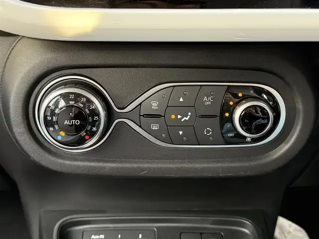 ルノー トゥインゴ EDC 静岡県 2019(令1)年 4.2万km 黄 ・キーレス/・レーンキープアシスト/・コーナーセンサー/・クルーズコントロール/・純正ディスプレイオーディオ/　【BT・USB・AUX・AppleCarPlay・AndroidAuto】/・ＥＴＣ/・ドライブレコーダー(前方録画)/・社外LEDヘッドライト/・フォグランプ/・純正マット　