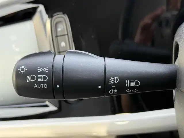 ルノー トゥインゴ EDC 静岡県 2019(令1)年 4.2万km 黄 ・キーレス/・レーンキープアシスト/・コーナーセンサー/・クルーズコントロール/・純正ディスプレイオーディオ/　【BT・USB・AUX・AppleCarPlay・AndroidAuto】/・ＥＴＣ/・ドライブレコーダー(前方録画)/・社外LEDヘッドライト/・フォグランプ/・純正マット　