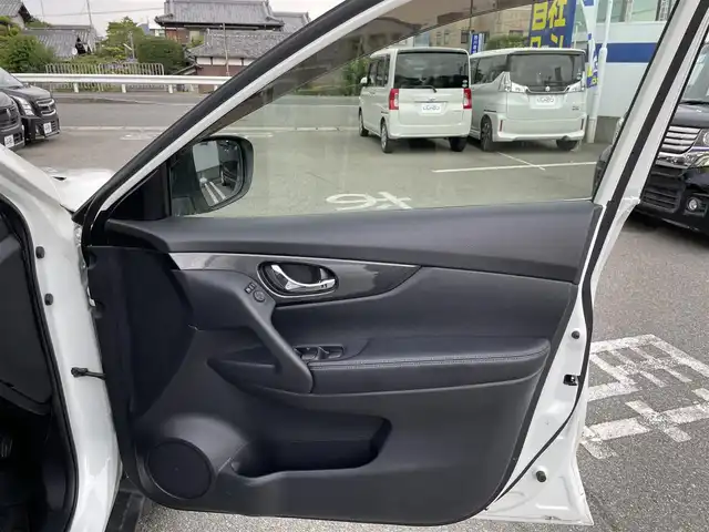 日産 エクストレイル 20X ブラック エクストリーマーX 兵庫県 2016(平28)年 9.3万km ブリリアントホワイトパール (株)IDOMが運営する【じしゃロン姫路店】の自社ローン専用車両になります。こちらは現金またはオートローンご利用時の価格です。自社ローンご希望の方は別途その旨お申付け下さい/・４WD/・衝突軽減ブレーキ/・純正フルセグナビTV（MM316D-W）/・FM/AM/TV/CD/DVD/Bluetooth/AUX/・オートライト/・バックカメラ/・D＋N席シートヒーター/・前後コーナーセンサー/・純正フロアマット/・前方ドライブレコーダー/・横滑り抑制装置/・ダウンヒルアシストシステム/・純正フロアマット/・アイドリングストップ/・D+N席ライト付きバニティミラー/・プッシュスタート/・純正AW17インチ/・社外ETC