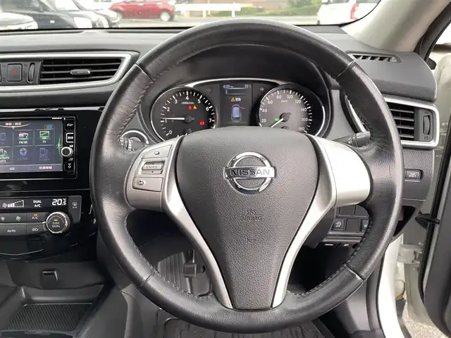 日産 エクストレイル 20X ブラック エクストリーマーX 兵庫県 2016(平28)年 9.3万km ブリリアントホワイトパール (株)IDOMが運営する【じしゃロン姫路店】の自社ローン専用車両になります。こちらは現金またはオートローンご利用時の価格です。自社ローンご希望の方は別途その旨お申付け下さい/・４WD/・衝突軽減ブレーキ/・純正フルセグナビTV（MM316D-W）/・FM/AM/TV/CD/DVD/Bluetooth/AUX/・オートライト/・バックカメラ/・D＋N席シートヒーター/・前後コーナーセンサー/・純正フロアマット/・前方ドライブレコーダー/・横滑り抑制装置/・ダウンヒルアシストシステム/・純正フロアマット/・アイドリングストップ/・D+N席ライト付きバニティミラー/・プッシュスタート/・純正AW17インチ/・社外ETC