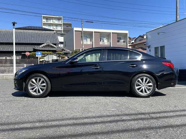 日産 スカイライン 200GT－t タイプP 愛知県 2016(平28)年 3.7万km スーパーブラック メーカーSDナビ/フルセグTV/Bluetooth/CD/DVD/FM/AM/バックカメラ・アラウンドビューモニター/ドライブレコーダー/ビルトインETC/PFCW（前方衝突予測警報）/エマージェンシーブレーキ/BSW（後側方車両検知警報）/オートクルーズ/黒本革シート/D/N席パワーシート・シートヒーター/LEDヘッドライト/純正フロアマット/ドアバイザー/純正17インチアルミホイール/スマートキー×2/取扱説明書/保証書