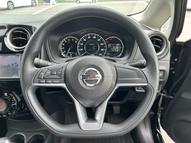 日産 ノート X DIG－S 愛媛県 2018(平30)年 0.4万km スーパーブラック 純正7型ナビ(AM/FM/CD/BT/フルセグTV)/バックカメラ/ドライブレコーダー/アイドリングストップ/エマージェンシーブレーキ/LEDヘッドライト/車線逸脱防止装置/ステアリングリモコン/電格ミラー/ETC/オートライト/シガーソケット/純正ホイールキャップ/現状サマー(鉄)(185/70/R14)/BRIDGESTONE EcoPia NH200