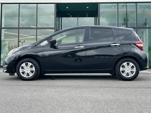 日産 ノート X DIG－S 愛媛県 2018(平30)年 0.4万km スーパーブラック 純正7型ナビ(AM/FM/CD/BT/フルセグTV)/バックカメラ/ドライブレコーダー/アイドリングストップ/エマージェンシーブレーキ/LEDヘッドライト/車線逸脱防止装置/ステアリングリモコン/電格ミラー/ETC/オートライト/シガーソケット/純正ホイールキャップ/現状サマー(鉄)(185/70/R14)/BRIDGESTONE EcoPia NH200