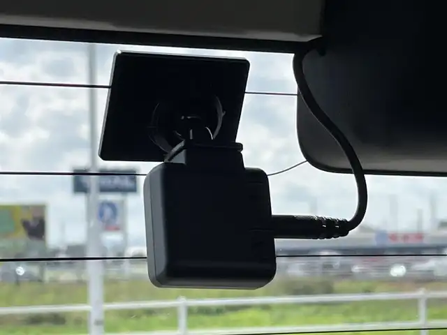ダイハツ ムーヴ キャンバス G メイクアップ SA Ⅲ 佐賀県 2018(平30)年 2.7万km パールホワイトⅢ/ライトローズマイカメタリックⅡ 2トーン 純正9型ナビゲーション「NSZN-X68D」/・AM/FM/BT/CD/DVD/フルセグ//・バックカメラ/両側パワースライドドア/ドアバイザー/LEDヘッドライト/・オートマチックハイビーム/前後ドライブレコーダー/純正フロアマット/スマートキー/・スペアキー1本/ETC/スマートアシスト/・衝突回避支援ブレーキ機能（対車両・対歩行者）/・誤発進抑制制御機能（前方・後方）/・車線逸脱警報機能/・先行車発進お知らせ機能/・デュアルSRSエアバッグ（運転席・助手席）/・サイドエアバッグ（グレードにより）/・ABS（アンチロック・ブレーキ・システム）/・EBD（電子制動力配分装置）/・VSC（車両安定制御システム）/・TRC（トラクションコントロール）/・ヒルホールドシステム（坂道発進補助）