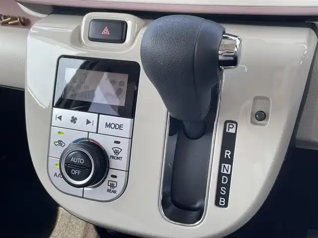 ダイハツ ムーヴ キャンバス G メイクアップ SA Ⅲ 佐賀県 2018(平30)年 2.7万km パールホワイトⅢ/ライトローズマイカメタリックⅡ 2トーン 純正9型ナビゲーション「NSZN-X68D」/・AM/FM/BT/CD/DVD/フルセグ//・バックカメラ/両側パワースライドドア/ドアバイザー/LEDヘッドライト/・オートマチックハイビーム/前後ドライブレコーダー/純正フロアマット/スマートキー/・スペアキー1本/ETC/スマートアシスト/・衝突回避支援ブレーキ機能（対車両・対歩行者）/・誤発進抑制制御機能（前方・後方）/・車線逸脱警報機能/・先行車発進お知らせ機能/・デュアルSRSエアバッグ（運転席・助手席）/・サイドエアバッグ（グレードにより）/・ABS（アンチロック・ブレーキ・システム）/・EBD（電子制動力配分装置）/・VSC（車両安定制御システム）/・TRC（トラクションコントロール）/・ヒルホールドシステム（坂道発進補助）