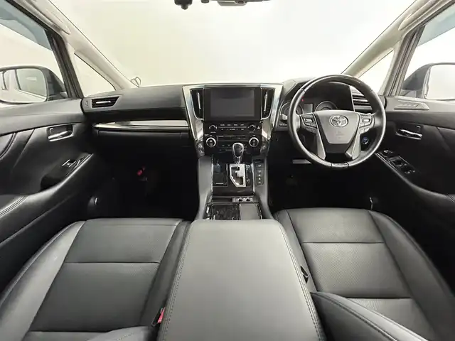 トヨタ アルファードハイブリット SR Cパッケージ 道央・札幌 2021(令3)年 0.9万km ホワイトパールクリスタルシャイン ・４WD/・ディスプレイオーディオ/　BT/USB/Miracast/・ナビTVキット/・バックカメラ/・フリップダウンモニター/・デジタルインナーミラー/・ビルトインETC/・トヨタセーフティセンス/・レーダークルーズコントロール/・レーンキープアシスト/・クリアランスソナー/・オートハイビーム/・BSM/・RSA/・PKSB/・両側パワースライドドア/・パワーバックドア/・レザーシート/・パワーシート/・エア/シートヒーター/・2列目エグゼクティブシート/・LEDヘッドライト/・フォグライト/・オートライト/・プッシュスタート/・スマートキー/・純正フロアマット/・ドアバイザー