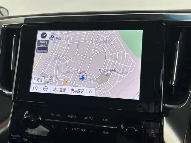 トヨタ アルファードハイブリット SR Cパッケージ 道央・札幌 2021(令3)年 0.9万km ホワイトパールクリスタルシャイン ・４WD/・ディスプレイオーディオ/　BT/USB/Miracast/・ナビTVキット/・バックカメラ/・フリップダウンモニター/・デジタルインナーミラー/・ビルトインETC/・トヨタセーフティセンス/・レーダークルーズコントロール/・レーンキープアシスト/・クリアランスソナー/・オートハイビーム/・BSM/・RSA/・PKSB/・両側パワースライドドア/・パワーバックドア/・レザーシート/・パワーシート/・エア/シートヒーター/・2列目エグゼクティブシート/・LEDヘッドライト/・フォグライト/・オートライト/・プッシュスタート/・スマートキー/・純正フロアマット/・ドアバイザー