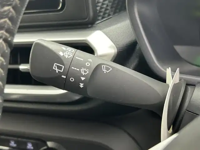 ダイハツ ロッキー プレミアム G HEV 茨城県 2022(令4)年 3万km シャイニングホワイトパール 社外ナビ/バックカメラ/フルセグ/衝突被害軽減ブレーキ/車線逸脱抑制装置/レーダークルーズコントロール/オートマチックハイビーム/クリアランスソナー/ETC/シートヒーター/純正17インチAW/LEDヘッドライト/スマートキー