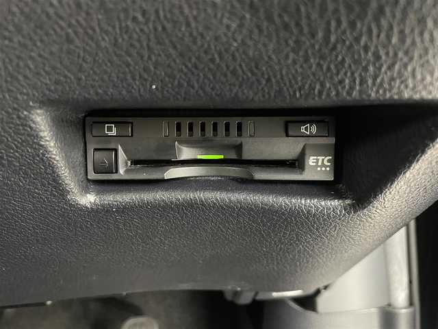 トヨタ シエンタ G 埼玉県 2017(平29)年 6万km ブラックマイカ 純正ナビ　NSCD-W66/(Bluetooth/AUX/CD/AM/FM)/地デジワンセグ/バックカメラ/ETC/オートマチックハイビーム/車線逸脱警報/衝突軽減ブレーキ/アイドリングストップ/両側パワースライドドア/プッシュスタート/ステアリングリモコン/社外フロアマット/純正ドアバイザー
