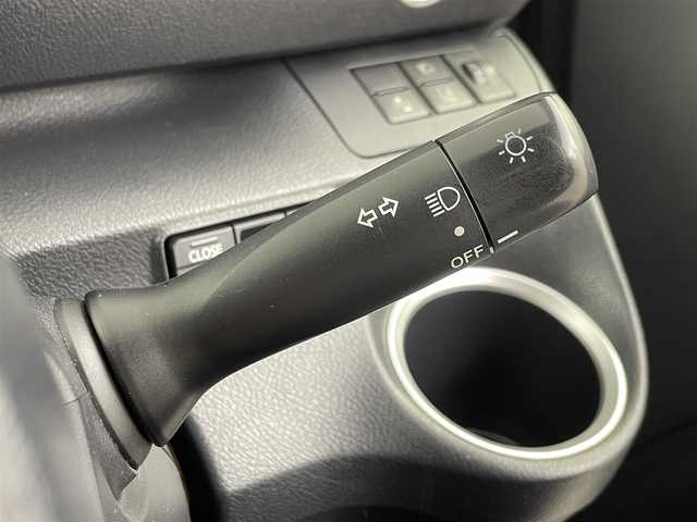 トヨタ シエンタ G 埼玉県 2017(平29)年 6万km ブラックマイカ 純正ナビ　NSCD-W66/(Bluetooth/AUX/CD/AM/FM)/地デジワンセグ/バックカメラ/ETC/オートマチックハイビーム/車線逸脱警報/衝突軽減ブレーキ/アイドリングストップ/両側パワースライドドア/プッシュスタート/ステアリングリモコン/社外フロアマット/純正ドアバイザー