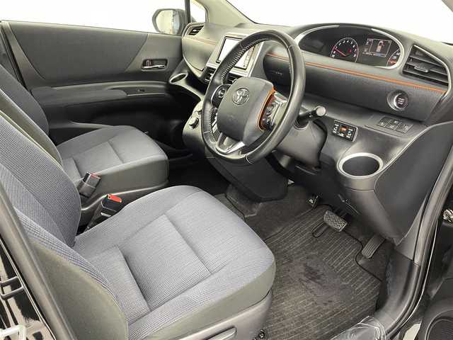 トヨタ シエンタ G 埼玉県 2017(平29)年 6万km ブラックマイカ 純正ナビ　NSCD-W66/(Bluetooth/AUX/CD/AM/FM)/地デジワンセグ/バックカメラ/ETC/オートマチックハイビーム/車線逸脱警報/衝突軽減ブレーキ/アイドリングストップ/両側パワースライドドア/プッシュスタート/ステアリングリモコン/社外フロアマット/純正ドアバイザー