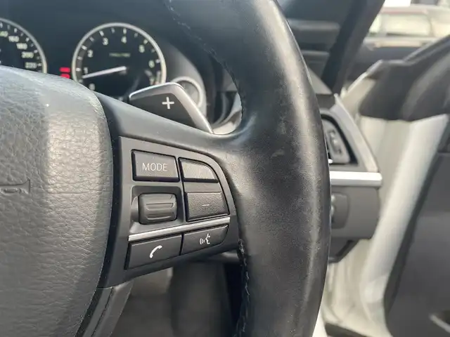 ＢＭＷ ６４０ｉ グランクーペ 福岡県 2013(平25)年 4.5万km 白 ・サンルーフ/・クルーズコントロール/・純正ナビ/USB/Bluetooth/CD/DVD/AUX/・バックカメラ/・黒革シート/シートヒーター/・フルセグ/・ETC/・純正19AW/・プッシュスタート/・パーキングアシスト/・アイドリングストップ/・スマートキー/・パワーシート/・オートライト/・電子パーキング/・パドルシフト