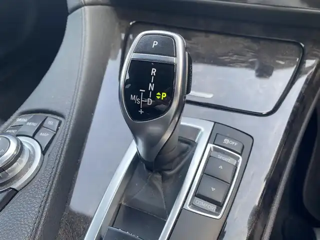 ＢＭＷ ６４０ｉ グランクーペ 福岡県 2013(平25)年 4.5万km 白 ・サンルーフ/・クルーズコントロール/・純正ナビ/USB/Bluetooth/CD/DVD/AUX/・バックカメラ/・黒革シート/シートヒーター/・フルセグ/・ETC/・純正19AW/・プッシュスタート/・パーキングアシスト/・アイドリングストップ/・スマートキー/・パワーシート/・オートライト/・電子パーキング/・パドルシフト