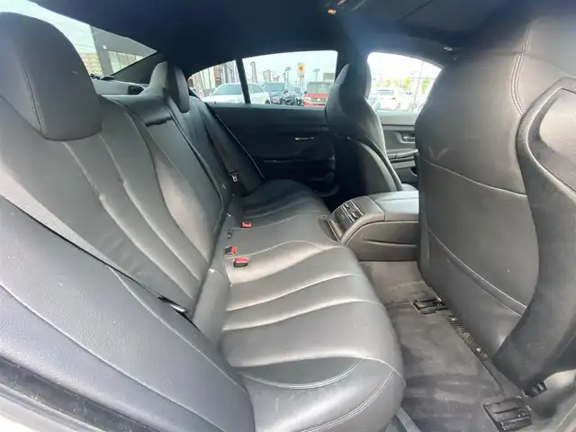 ＢＭＷ ６４０ｉ グランクーペ 福岡県 2013(平25)年 4.5万km 白 ・サンルーフ/・クルーズコントロール/・純正ナビ/USB/Bluetooth/CD/DVD/AUX/・バックカメラ/・黒革シート/シートヒーター/・フルセグ/・ETC/・純正19AW/・プッシュスタート/・パーキングアシスト/・アイドリングストップ/・スマートキー/・パワーシート/・オートライト/・電子パーキング/・パドルシフト
