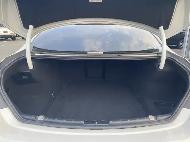 ＢＭＷ ６４０ｉ グランクーペ 福岡県 2013(平25)年 4.5万km 白 ・サンルーフ/・クルーズコントロール/・純正ナビ/USB/Bluetooth/CD/DVD/AUX/・バックカメラ/・黒革シート/シートヒーター/・フルセグ/・ETC/・純正19AW/・プッシュスタート/・パーキングアシスト/・アイドリングストップ/・スマートキー/・パワーシート/・オートライト/・電子パーキング/・パドルシフト