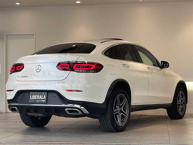 メルセデス・ベンツ ＧＬＣ２２０ d 4マチック クーペ AMGライン 愛知県 2020(令2)年 5.7万km ダイヤモンドホワイト サンルーフ　/ＭＢＵＸ　/３６０度カメラ　/Ｂｌｕｅｔｏｏｔｈ　/フルセグＴＶ　/ハーフレザー　/ＡＣＣ　/ＬＫＡ　/ＬＤＷ　/ＢＳＭ　/アンビエントライト　/パワーバックドア　/ＬＥＤヘッドライト　/ＥＴＣ２．０/プッシュスタート/アイドリングストップ/ウィンカーミラー