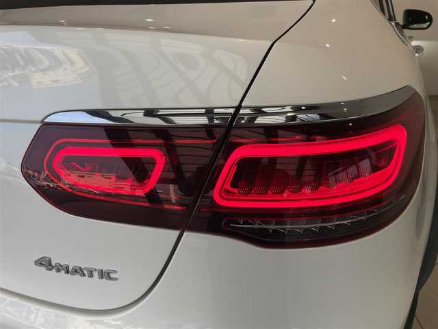 メルセデス・ベンツ ＧＬＣ２２０ d 4マチック クーペ AMGライン 愛知県 2020(令2)年 5.7万km ダイヤモンドホワイト サンルーフ　/ＭＢＵＸ　/３６０度カメラ　/Ｂｌｕｅｔｏｏｔｈ　/フルセグＴＶ　/ハーフレザー　/ＡＣＣ　/ＬＫＡ　/ＬＤＷ　/ＢＳＭ　/アンビエントライト　/パワーバックドア　/ＬＥＤヘッドライト　/ＥＴＣ２．０/プッシュスタート/アイドリングストップ/ウィンカーミラー