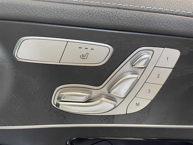 メルセデス・ベンツ ＧＬＣ２２０ d 4マチック クーペ AMGライン 愛知県 2020(令2)年 5.7万km ダイヤモンドホワイト サンルーフ　/ＭＢＵＸ　/３６０度カメラ　/Ｂｌｕｅｔｏｏｔｈ　/フルセグＴＶ　/ハーフレザー　/ＡＣＣ　/ＬＫＡ　/ＬＤＷ　/ＢＳＭ　/アンビエントライト　/パワーバックドア　/ＬＥＤヘッドライト　/ＥＴＣ２．０/プッシュスタート/アイドリングストップ/ウィンカーミラー