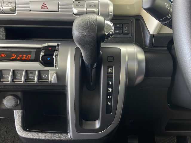 スズキ クロスビー HYBRID MV 秋田県 2024(令6)年 1.4万km キャラバンアイボリーパールメタリック/ホワイト 2トーンルーフ 4WD/社外ナビ/(FM/AM/Bluetooth/ワンセグ/CD/DVD)/バックカメラ/ターボ/クルーズコントロール/横滑り防止装置/レーンキープアシスト/コーナーセンサー/衝突軽減装置/アイドリングストップ/ダウンヒルアシスト/ETC/ステアリングリモコン/パドルシフト/D/N席シートヒーター/ドアミラーヒータ/オートライト/オートハイビーム/ヘッドライトレベライザー/純正アルミホイール/社外フロアマット/電動格納ミラー/スマートキー/プッシュスタート
