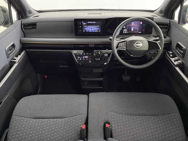 日産 サクラ X 鹿児島県 2023(令5)年 0.8万km 黒／ゴールド 純正ディスプレイオーディオ/（FM/AM/BT）/エマージェンシーブレーキ/電動パーキングブレーキ/オートホールド機能/e-ペダル/ステアリングスイッチ/オートライト/コーナーセンサ―/純正フロアマット/純正ドアバイザー/スマートキー/プッシュスタート/充電コード積載