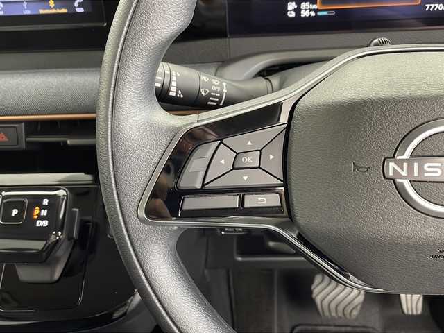 日産 サクラ X 鹿児島県 2023(令5)年 0.8万km 黒／ゴールド 純正ディスプレイオーディオ/（FM/AM/BT）/エマージェンシーブレーキ/電動パーキングブレーキ/オートホールド機能/e-ペダル/ステアリングスイッチ/オートライト/コーナーセンサ―/純正フロアマット/純正ドアバイザー/スマートキー/プッシュスタート/充電コード積載
