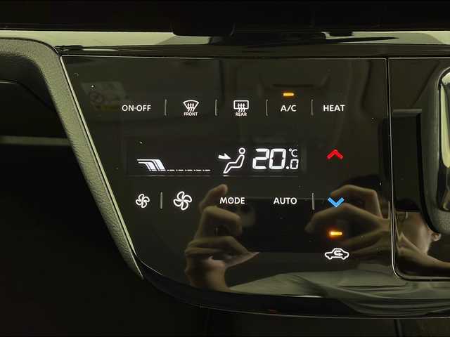 日産 サクラ X 鹿児島県 2023(令5)年 0.8万km 黒／ゴールド 純正ディスプレイオーディオ/（FM/AM/BT）/エマージェンシーブレーキ/電動パーキングブレーキ/オートホールド機能/e-ペダル/ステアリングスイッチ/オートライト/コーナーセンサ―/純正フロアマット/純正ドアバイザー/スマートキー/プッシュスタート/充電コード積載