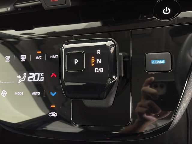 日産 サクラ X 鹿児島県 2023(令5)年 0.8万km 黒／ゴールド 純正ディスプレイオーディオ/（FM/AM/BT）/エマージェンシーブレーキ/電動パーキングブレーキ/オートホールド機能/e-ペダル/ステアリングスイッチ/オートライト/コーナーセンサ―/純正フロアマット/純正ドアバイザー/スマートキー/プッシュスタート/充電コード積載