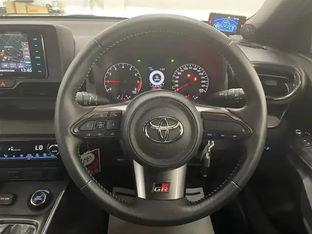 トヨタ ＧＲヤリス RC 道央・札幌 2021(令3)年 3.9万km プラチナホワイトパールマイカ 4WD/6速MT/TOM’sフルエアロ/ENKEI 18インチAW/HKS製マフラー/HKSエアクリーナー/社外メモリナビ/・フルセグTV/CD/DVD/BT/SD/USB/バックカメラ/社外前後ドライブレコーダー/社外レーダー/横滑り防止装置/アイドリングストップ/ステアリングリモコン/オートライト/LEDヘッドライト/フォグライト/ウインカーミラー/純正フロアマット/純正ドアバイザー