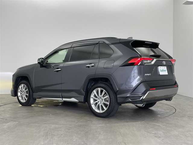 トヨタ ＲＡＶ４ ハイブリッドG 埼玉県 2023(令5)年 2.8万km グレーメタリック 純正10.5インチメモリナビ/ フルセグTV Bluetooth/パノラミックビューモニター/プリクラッシュセーフティ/レーンディパーチャーアラート/レーダークルーズコントロール/ブラインドスポットモニター/クリアランスソナー/パーキングサポートブレーキ/シートヒーター/ベンチレーション/ステアリングヒーター/パワーバックドア/ドライブレコーダー/LEDオートライト/オートハイビーム /スマートキー/ETC2.0