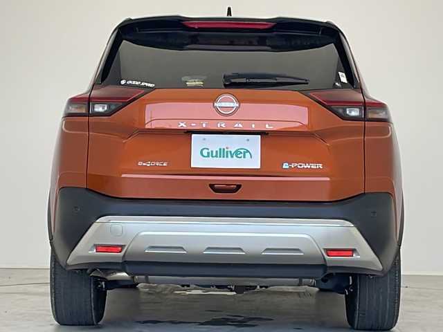 日産 エクストレイル G e－4ORCE 愛知県 2022(令4)年 0.8万km オレンジ プロパイロット/衝突軽減システム/純正１２．４型ディスプレイオーディオ（ナビあり）/全方位カメラ/レーダークルーズコントロール/シートヒーター（全席）/フルセグ/バックカメラ/電動リアゲート/パワーシート/ヘッドアップディスプレイ/コーナーセンサー/純正アルミホイール/ETC2.0/ブラインドスポットモニター/４WD/LEDヘッドライト/インテリジェントミラー/ステアリングヒーター/リアオートエアコン/ダウンヒルアシストコントロール/置くだけ充電器/ドライブレコーダー/ステアリングスイッチ/スマートキー/プッシュスタート