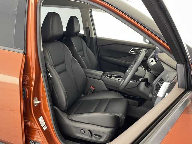 日産 エクストレイル G e－4ORCE 愛知県 2022(令4)年 0.8万km オレンジ プロパイロット/衝突軽減システム/純正１２．４型ディスプレイオーディオ（ナビあり）/全方位カメラ/レーダークルーズコントロール/シートヒーター（全席）/フルセグ/バックカメラ/電動リアゲート/パワーシート/ヘッドアップディスプレイ/コーナーセンサー/純正アルミホイール/ETC2.0/ブラインドスポットモニター/４WD/LEDヘッドライト/インテリジェントミラー/ステアリングヒーター/リアオートエアコン/ダウンヒルアシストコントロール/置くだけ充電器/ドライブレコーダー/ステアリングスイッチ/スマートキー/プッシュスタート