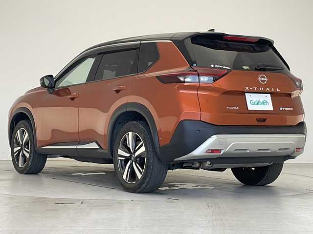 日産 エクストレイル G e－4ORCE 愛知県 2022(令4)年 0.8万km オレンジ プロパイロット/衝突軽減システム/純正１２．４型ディスプレイオーディオ（ナビあり）/全方位カメラ/レーダークルーズコントロール/シートヒーター（全席）/フルセグ/バックカメラ/電動リアゲート/パワーシート/ヘッドアップディスプレイ/コーナーセンサー/純正アルミホイール/ETC2.0/ブラインドスポットモニター/４WD/LEDヘッドライト/インテリジェントミラー/ステアリングヒーター/リアオートエアコン/ダウンヒルアシストコントロール/置くだけ充電器/ドライブレコーダー/ステアリングスイッチ/スマートキー/プッシュスタート