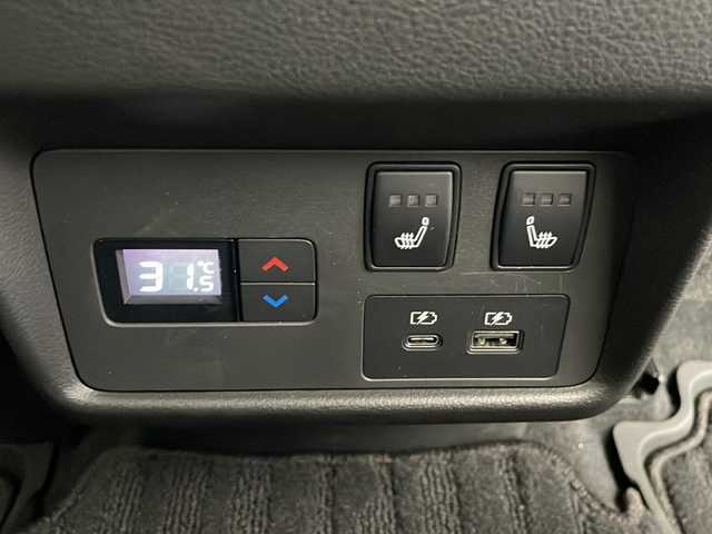 日産 エクストレイル G e－4ORCE 愛知県 2022(令4)年 0.8万km オレンジ プロパイロット/衝突軽減システム/純正１２．４型ディスプレイオーディオ（ナビあり）/全方位カメラ/レーダークルーズコントロール/シートヒーター（全席）/フルセグ/バックカメラ/電動リアゲート/パワーシート/ヘッドアップディスプレイ/コーナーセンサー/純正アルミホイール/ETC2.0/ブラインドスポットモニター/４WD/LEDヘッドライト/インテリジェントミラー/ステアリングヒーター/リアオートエアコン/ダウンヒルアシストコントロール/置くだけ充電器/ドライブレコーダー/ステアリングスイッチ/スマートキー/プッシュスタート