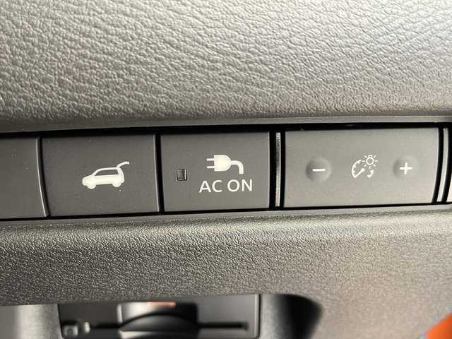 日産 エクストレイル G e－4ORCE 愛知県 2022(令4)年 0.8万km オレンジ プロパイロット/衝突軽減システム/純正１２．４型ディスプレイオーディオ（ナビあり）/全方位カメラ/レーダークルーズコントロール/シートヒーター（全席）/フルセグ/バックカメラ/電動リアゲート/パワーシート/ヘッドアップディスプレイ/コーナーセンサー/純正アルミホイール/ETC2.0/ブラインドスポットモニター/４WD/LEDヘッドライト/インテリジェントミラー/ステアリングヒーター/リアオートエアコン/ダウンヒルアシストコントロール/置くだけ充電器/ドライブレコーダー/ステアリングスイッチ/スマートキー/プッシュスタート