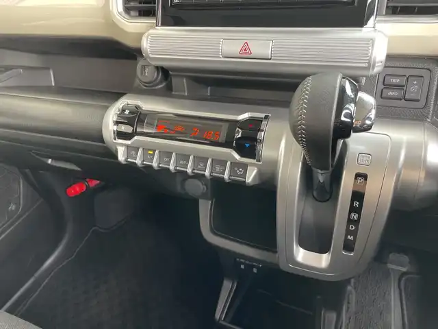 スズキ クロスビー HYBRID MZ 愛知県 2024(令6)年 1.5万km キャラバンアイボリーパールメタリック/ホワイト 2トーンルーフ ・純正SDナビ/＜フルセグ/BT/CD/DVD＞/・全方位モニター/・レーダークルーズコントロール/・パドルシフト/・ETC/・シートヒーター/・アイドリングストップ/・レーンアシスト/・横滑り防止装置/・盗難防止装置/・衝突被害軽減システム /・前後コーナーセンサー/・オートライト/・オートマチックハイビーム/・ステアリングスイッチ/・SRSエアバッグ（運転席/助手席/サイド/カーテン）/・純正１６インチアルミホイール/・LEDヘッドランプ