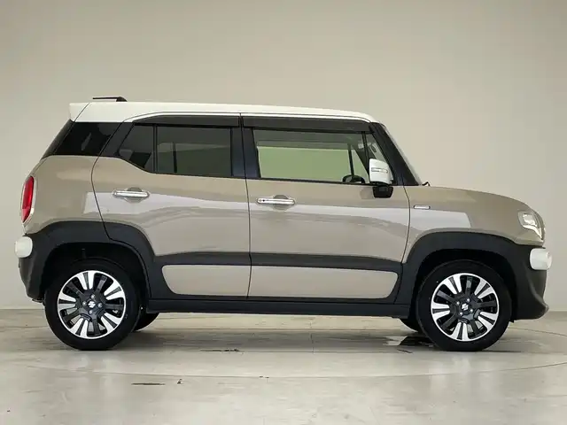 スズキ クロスビー HYBRID MZ 愛知県 2024(令6)年 1.5万km キャラバンアイボリーパールメタリック/ホワイト 2トーンルーフ ・純正SDナビ/＜フルセグ/BT/CD/DVD＞/・全方位モニター/・レーダークルーズコントロール/・パドルシフト/・ETC/・シートヒーター/・アイドリングストップ/・レーンアシスト/・横滑り防止装置/・盗難防止装置/・衝突被害軽減システム /・前後コーナーセンサー/・オートライト/・オートマチックハイビーム/・ステアリングスイッチ/・SRSエアバッグ（運転席/助手席/サイド/カーテン）/・純正１６インチアルミホイール/・LEDヘッドランプ