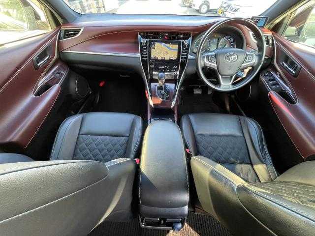 トヨタ ハリアー ハイブリッド プレミアム アドバンスドP 岩手県 2014(平26)年 5.7万km スパークリングブラックパールクリスタルシャイン 純正ナビ　Ｂｌｕｅｔｏｏｔｈ／ＣＤ／ＤＶＤ／フルセグＴＶ　/バックカメラ　/アラウンドビューモニター　/置くだけ充電　/レーダークルーズコントロール　/パワーバックドア　/ＪＢＬサウンド　/４ＷＤ　/前方ドラレコ/GPSレーダー/レーンキープアシスト/運転席パワーシート