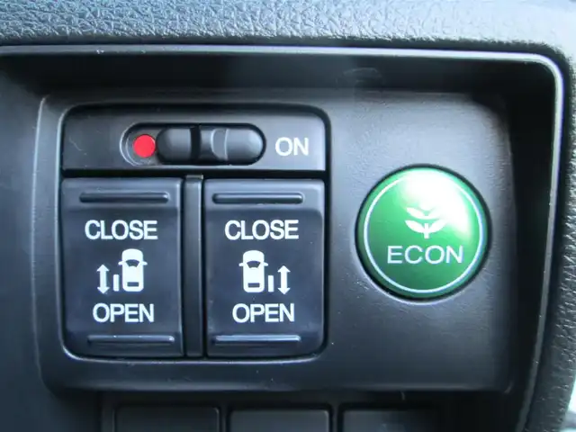 ホンダ オデッセイ G エアロパッケージ 千葉県 2015(平27)年 6万km ホワイトオーキッドパール ワンオーナー/純正8インチプレミアムインターナビ/バックカメラ/オーディオ【CD/DVD/SD/フルセグTV】/純正フリップダウンモニター/両側パワースライドドア/LEDヘッドライト&LEDフォグ/純正17インチアルミホイール/ウィンカードアミラー/2列目プレミアムクレイドシート/LEDアウターウエルカムライト/クルーズコントロール/コンフォートビューパッケージ/純正ビルトインETC/記録簿29.30.R1.3.4.6.7年度ホンダ有。