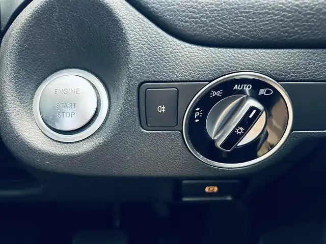 メルセデス・ベンツ ＣＬＡ１８０ Sブレイク AMG スタイル 大阪府 2018(平30)年 2.8万km コスモスブラック レーダーセーフティP/純正ナビ/TV/バックカメラ/applecarplay/ACC/ブラインドスポット/純正18インチAW/LEDヘッドライト/電動リアゲート/クリアランスソナー/パドルシフト/ハーフレザー/シートヒーター/ETC/ドラレコ/スマートイー